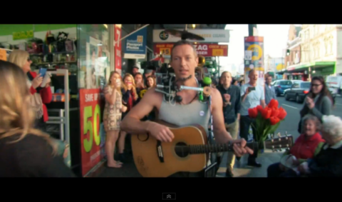 Coldplay, A sky full of stars: testo, traduzione e video ufficiale