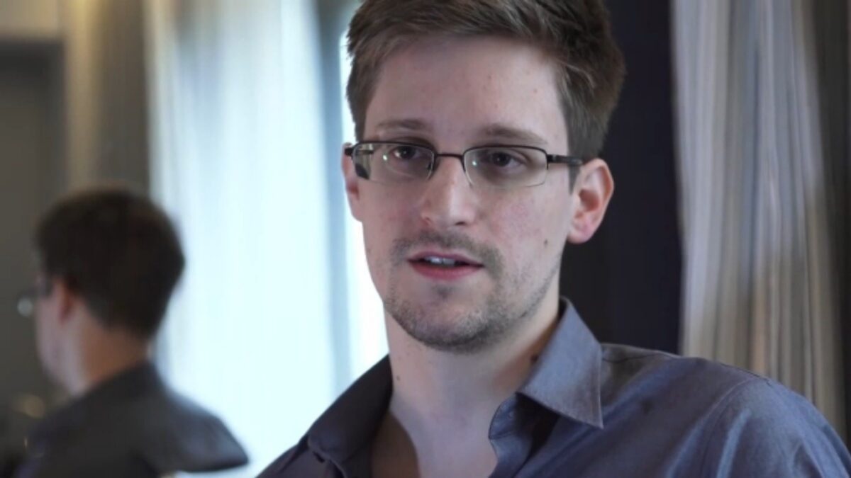 Un altro film su Edward Snowden: sarà diretto da Oliver Stone