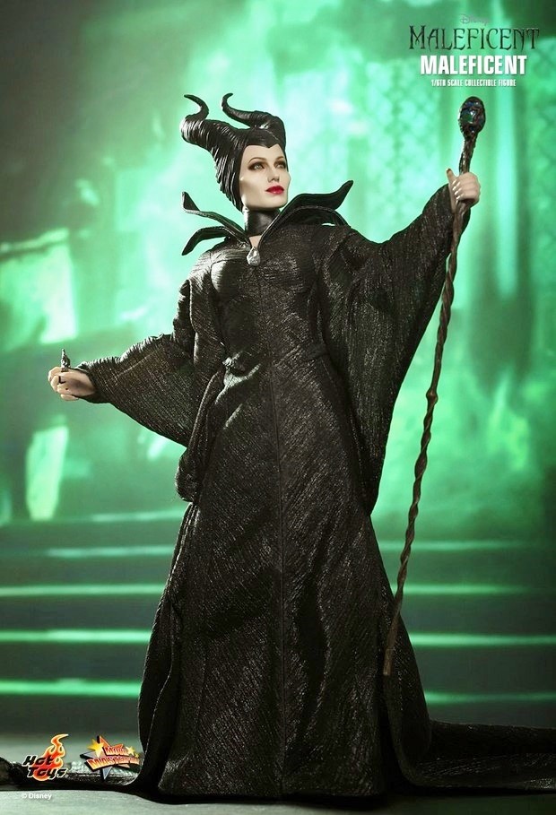 Maleficent: foto della nuova action figure Hot Toys di Angelina Jolie