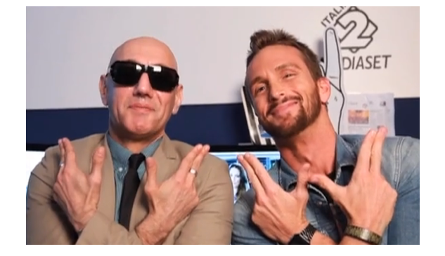Giuliano Palma: “Con i Club Dogo giocavamo a Pes tutta la notte in tour. I Chemical Brothers mi hanno fatto scoprire la Playstation”