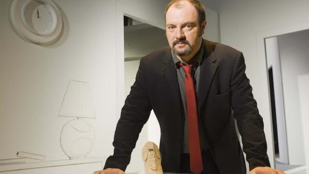 Carlo Lucarelli a TvBlog: “Fiduciosi sul ritorno di Coliandro, la fretta è il difetto della cronaca nera in tv”. E sul caso di Yara che diventa film-tv: “E’ sensazionalismo”