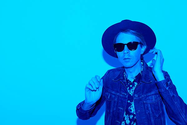 Beck, il Song Reader Project diventa realtà con Jack White, Norah Jones e i Fun