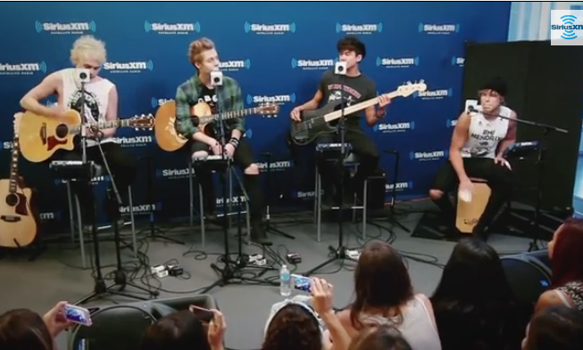 5 Seconds of Summer, Teenage Dream: cover della canzone di Katy Perry (video live)