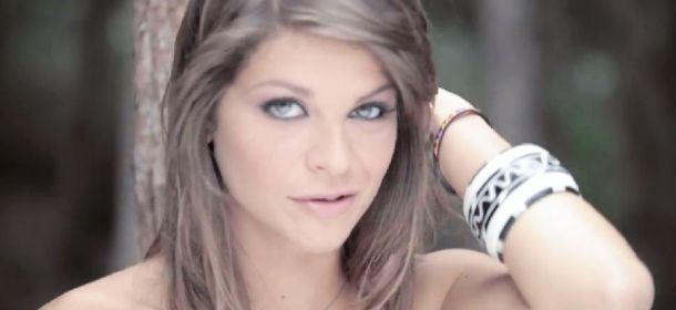 Real Time manda stasera il backstage del video dell’Amoroso. Rientra nel pacchetto Amici?