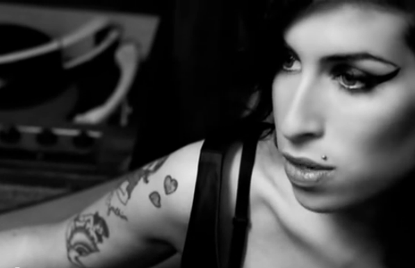 Amy Winehouse, dieci curiosità sulla cantante a tre anni dalla sua morte: da Rehab ai tatuaggi