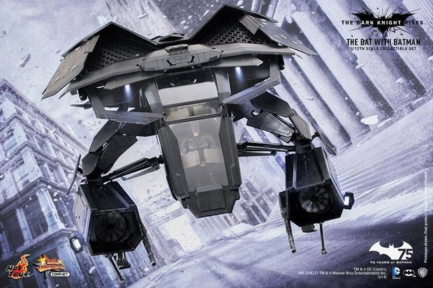 Il cavaliere oscuro – Il ritorno: foto replica Hot Toys del velivolo The Bat
