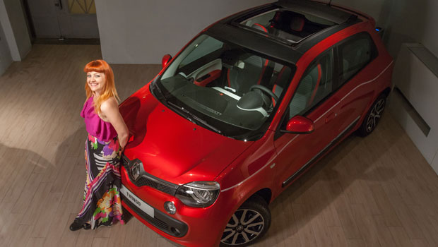 Noemi madrina per la nuova Twingo