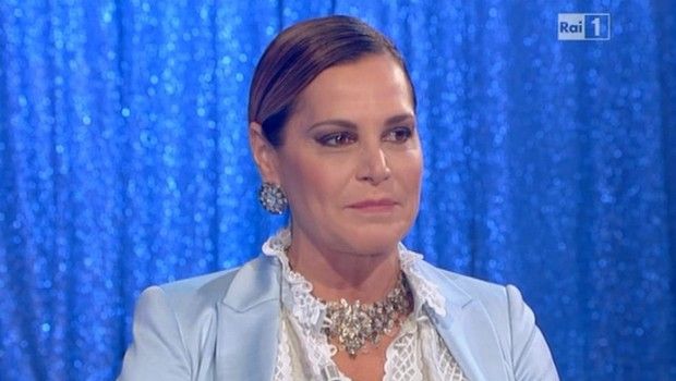 Simona Ventura polemica su Victoria Cabello (“sostituisce sempre me”) e Nicola Savino (“non tutti possono fare tutto”)