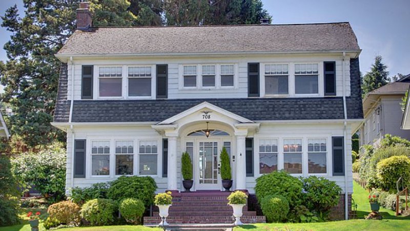 Twin Peaks, in vendita la casa di Laura Palmer (confrontata con la versione di ventiquattro anni fa)