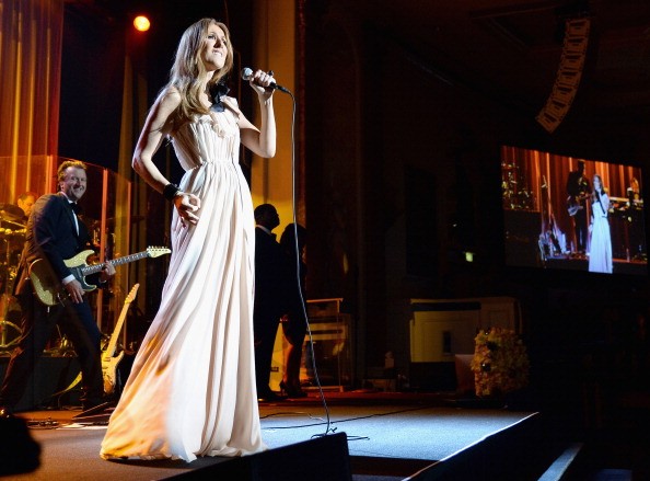 Celine Dion annulla tutti gli impegni per stare accanto al marito e alla famiglia