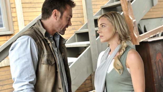Defiance, Julie Benz a TvBlog: “Mi piacciono gli show con le donne forti. Il finale di Dexter? Non l’ho visto, ma…”