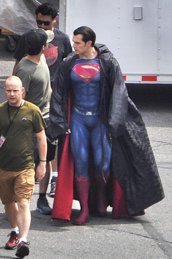 Batman v Superman: Dawn of Justice – nuova foto dal set con Superman