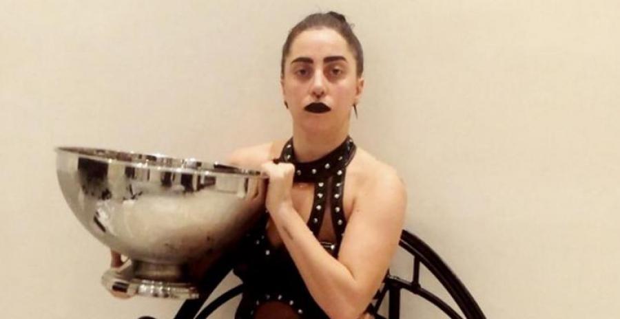 Doccia ghiacciata contro la SLA: le star della musica #IceBucketChallenge