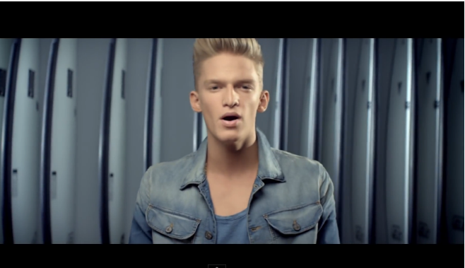 Cody Simpson e Justin Bieber: Boy Without A Home è il titolo del duetto