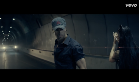 Enrique Iglesias, Bailando (English Version): testo, traduzione e video ufficiale