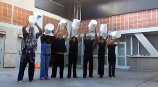 #IceBucketChallenge, Grey’s Anatomy sfida le serie Shondaland: la buona causa è la pubblicità