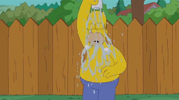 #IceBucketChallenge, Homer Simpson si doccia e nomina Donald Trump (VIDEO)
