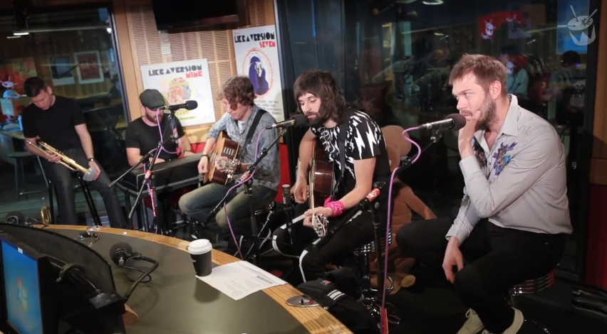 Kasabian, cover di Good Vibrations dei Beach Boys e Sesame Street: video