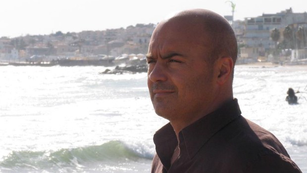 Stasera in tv, 4 agosto 2014: Montalbano, La Banda degli Onesti, Grease, King Lear