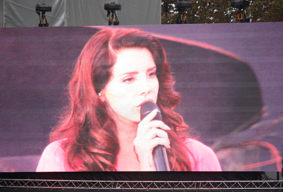 Lana Del Rey @ Rock en Seine, 24 agosto 2014: live report dal festival parigino (Foto e Video)