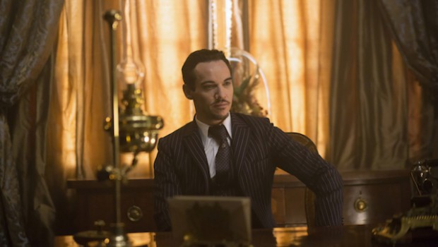 Dracula, su Canale 5 la nuova versione del celebre vampiro, che vuole vendicarsi senza somigliare ai suoi simili