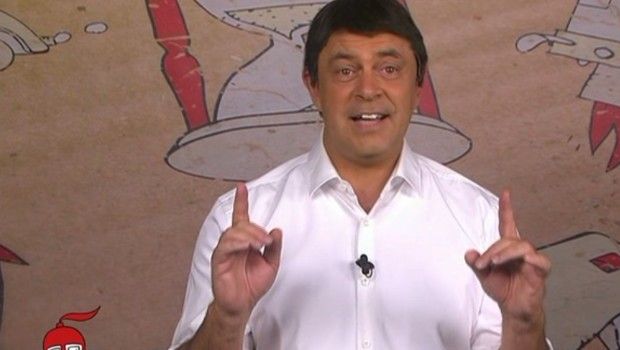 Maurizio Crozza a DiMartedì del 30 settembre 2014: “Mentana, ma non ce l’hai una casa?” (VIDEO)