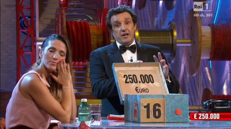 Affari tuoi, prima puntata del 7 settembre 2014. Maria accetta 32.000 euro, ne aveva 250.000