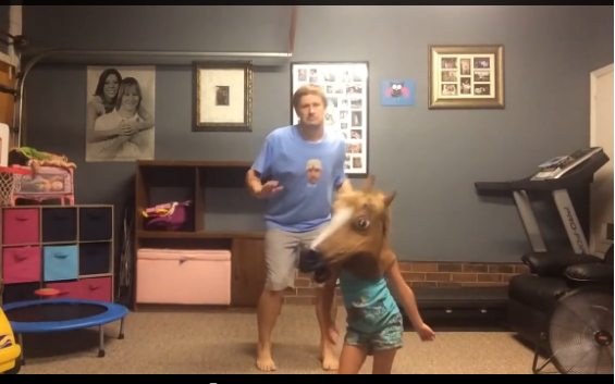 Taylor Swift, Shake It Off: video di padre e figlia