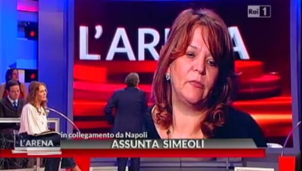 L’Arena e il caso di Napoli: la mamma dell’aggressore chiede scusa (in tv): “Un gesto banale, ma io non ho sbagliato nulla”