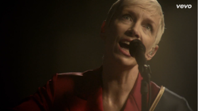 Annie Lennox, Mood Indigo: testo, traduzione e video
