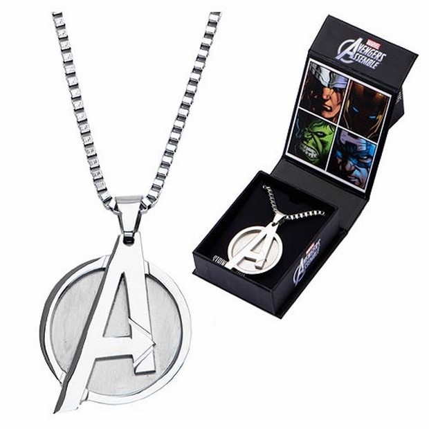 Avengers gadget: lampade 3D, chiavette USB e pendente con logo