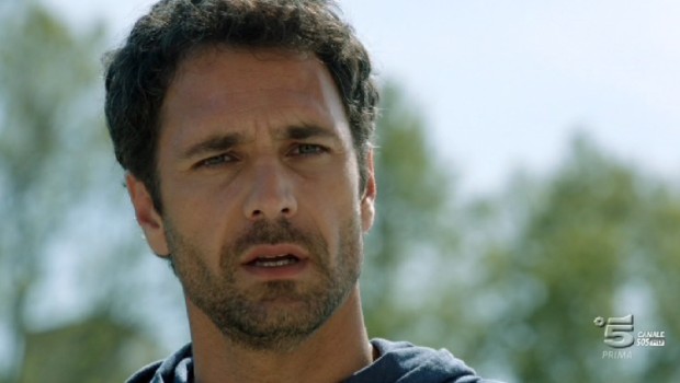 Angeli – Una storia d’amore, il film-tv non si sforza e resta nel genere dei settimanali sensazionalistici