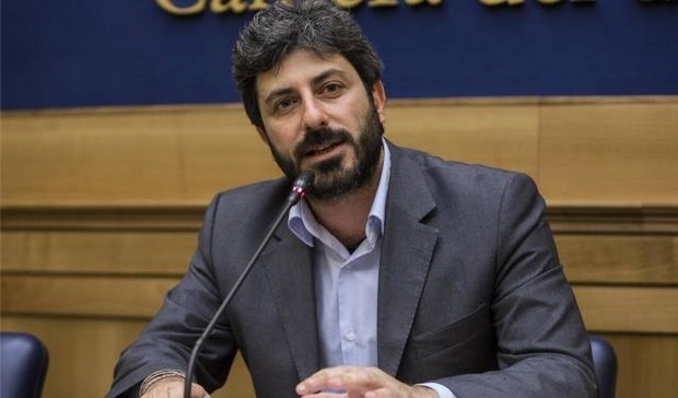 Roberto Fico (M5S): “Sconto frequenze a Rai e Mediaset? Subito in Commissione”