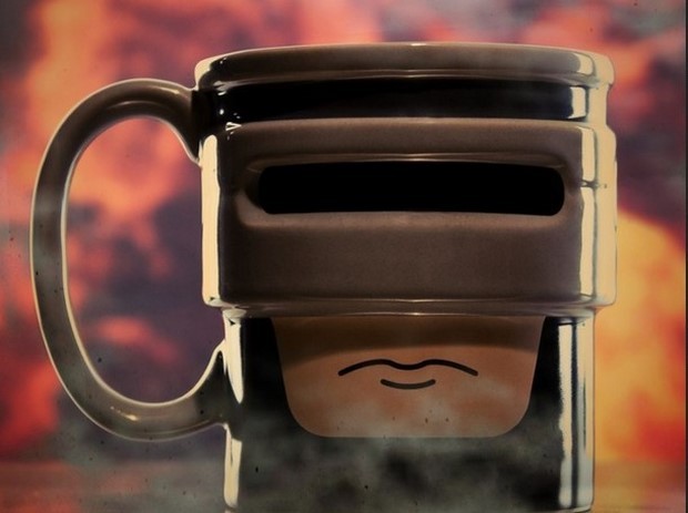 Robocop gadget: tazza da caffè, t-shirt e statuina Funko