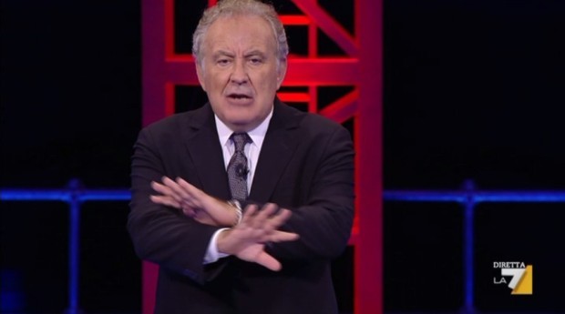 Servizio Pubblico, Santoro a Grillo: “I 2000 euro per l’alluvione li verso, ma tu vuoi venire in diretta a rispondere alle domande?”