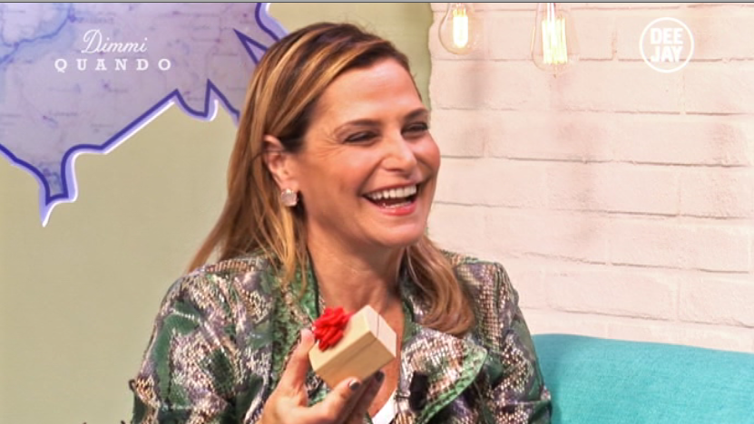 Dimmi quando, Simona Ventura è ‘sul mercato’, perciò va anche su Deejay Tv: “Ho lavorato su tutte le reti con ottimi risultati”