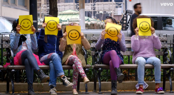 Sia – You’re Never Fully Dressed Without a Smile: testo, traduzione e video ufficiale