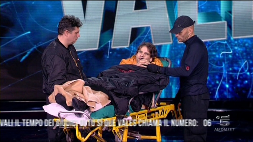 Tu si que vales: l’escapologo David Merlini si rompe una gamba!