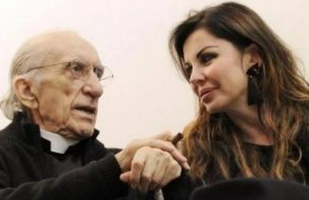 Alba Parietti: “Dovevo fare un programma tv con Don Gallo ma a La7 qualcuno non era felice di questa ipotesi”