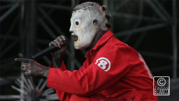 Corey Taylor sui telefoni ai concerti: “Le persone devono scollegarsi da internet e capire che si stanno perdendo la loro stessa vita”