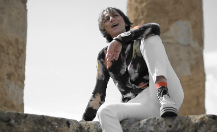 Gianna Nannini, Lontano dagli occhi: testo e video ufficiale