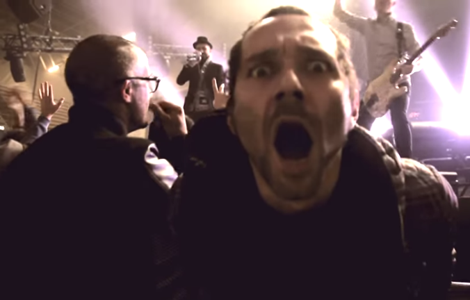 Subsonica, il tutorial per non farsi rubare il cellulare ai concerti (Video)