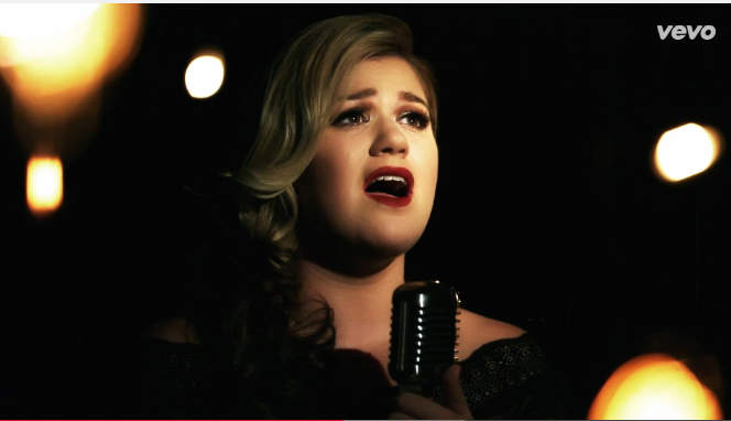 Kelly Clarkson, Wrapped in Red: testo, traduzione e video ufficiale
