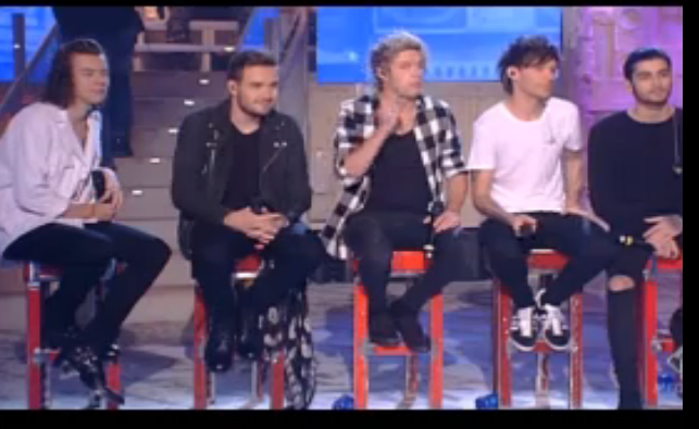 Italia1D One Direction dicembre 2014: esibizioni e interviste per uno speciale “senza identità”