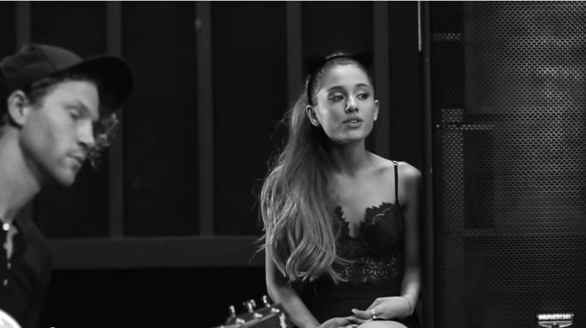 Ariana Grande canta Love Me Harder in versione acustica con The Weeknd (Video)