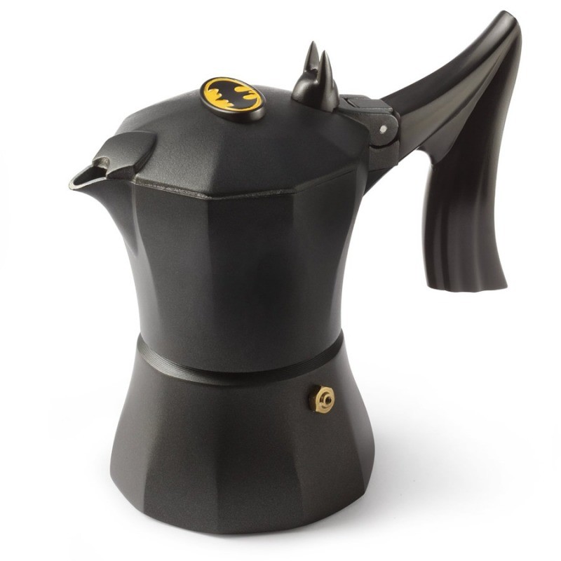 Batman gadget: caffettiera, pigiama e luce al neon