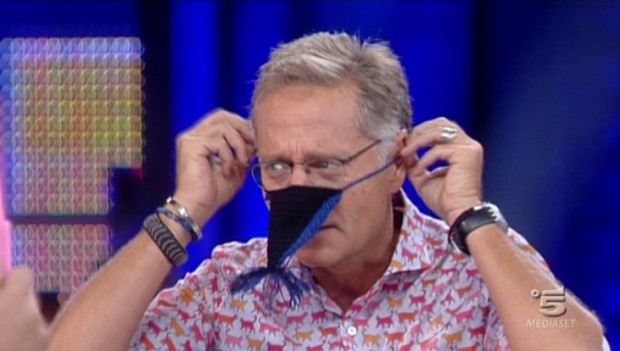 Avanti un altro, su Canale5 oggi in onda la ‘replica’ della puntata di Mediaset Extra. Per errore?