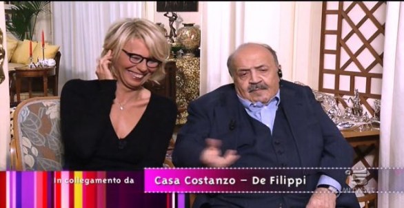 Maurizio Costanzo: “Spero ci sia la tv nell’aldilà. La De Filippi mi sgrida e mi controlla”