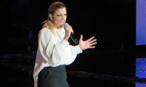 Emma Marrone, i fan protestano: “9 ore di fila e nemmeno una foto” (VIDEO)