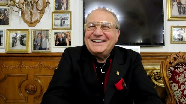 Il Boss delle Cerimonie, Don Antonio augura a tutti Buon Natale